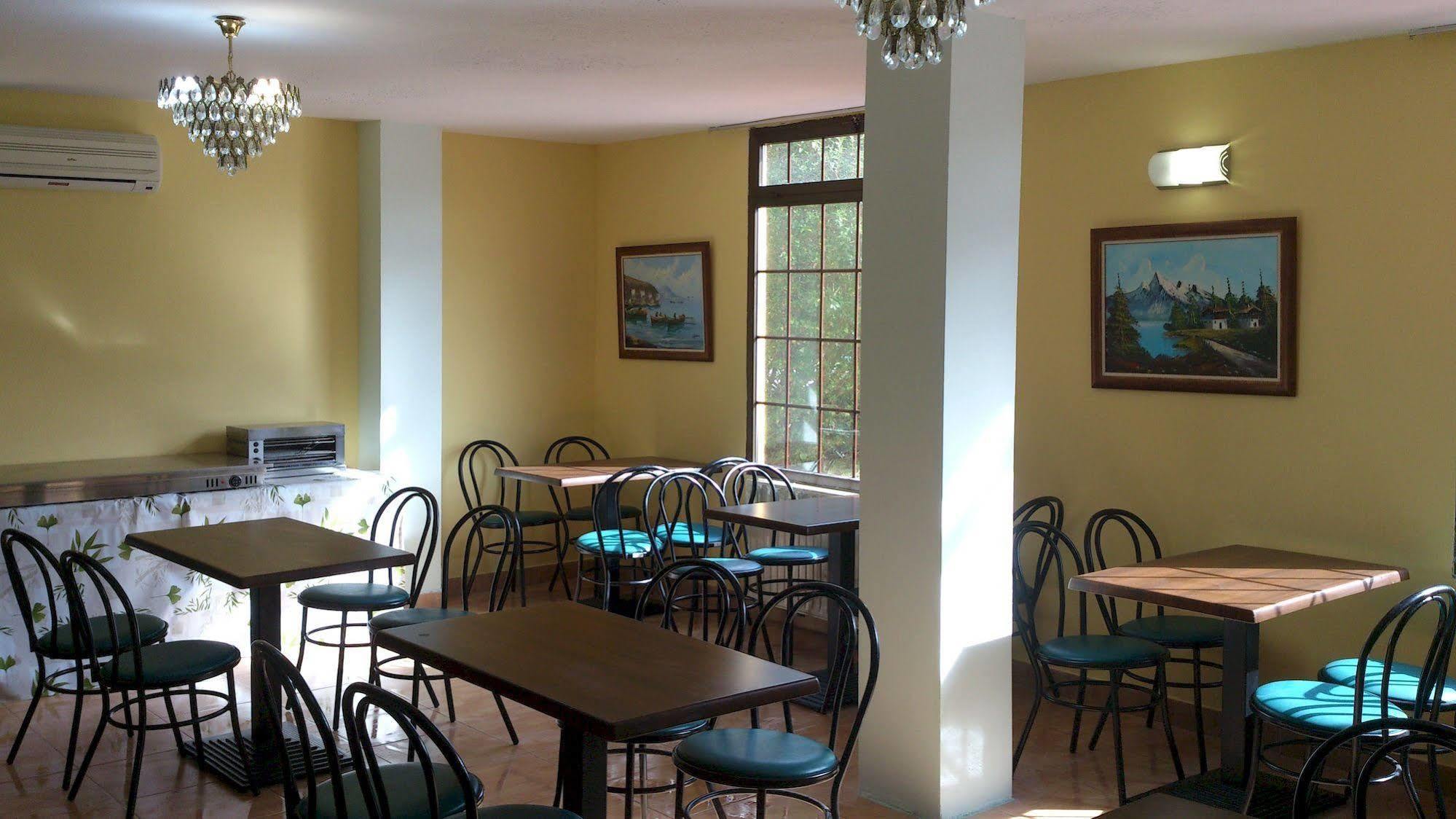 Hotel Azcona *